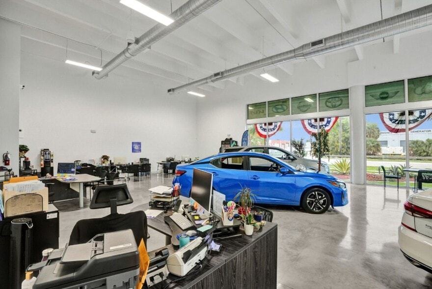 8470 NW 58th St, Doral, FL for sale - Building Photo - Image 3 of 14