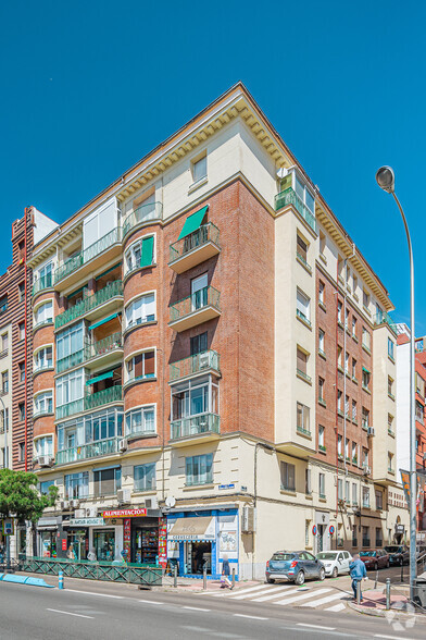 Retail in Madrid, Madrid for lease - Primary Photo - Image 1 of 1