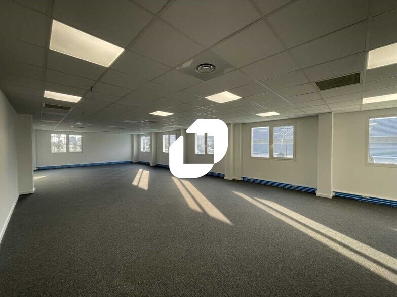 Office in Bron for sale - Building Photo - Image 2 of 21