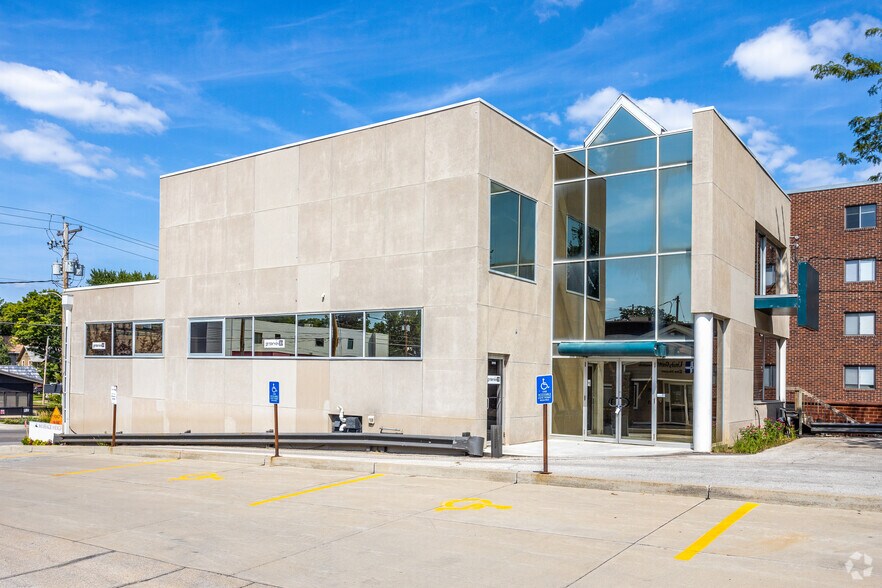 3706 Ingersoll Ave, Des Moines, IA à louer - Photo du bâtiment - Image 2 de 2