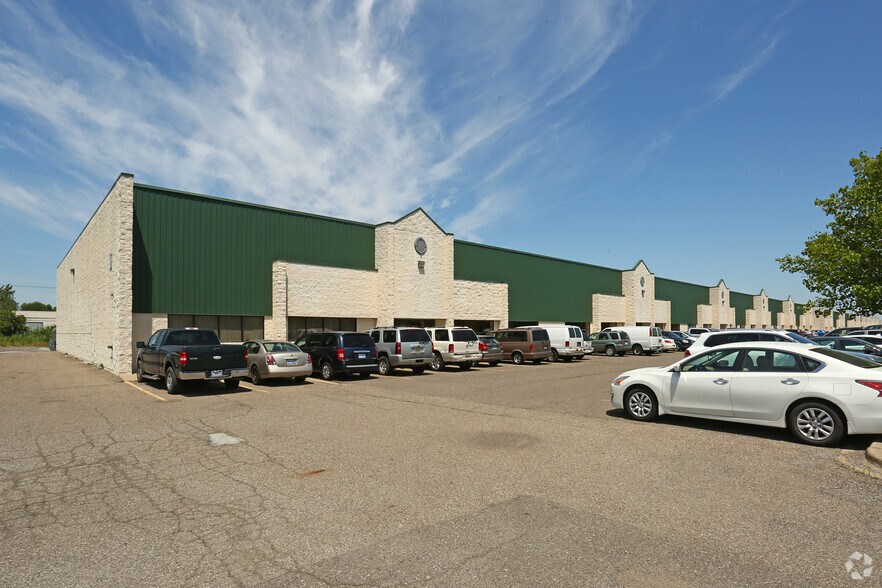 26395 Northline Commerce Dr, Taylor, MI à louer - Photo du bâtiment - Image 3 de 4