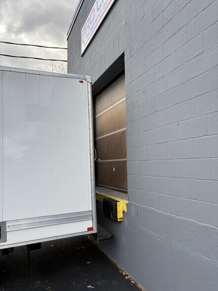 1000 E Industrial Park Dr, Manchester, NH à louer - Photo du bâtiment - Image 3 de 15