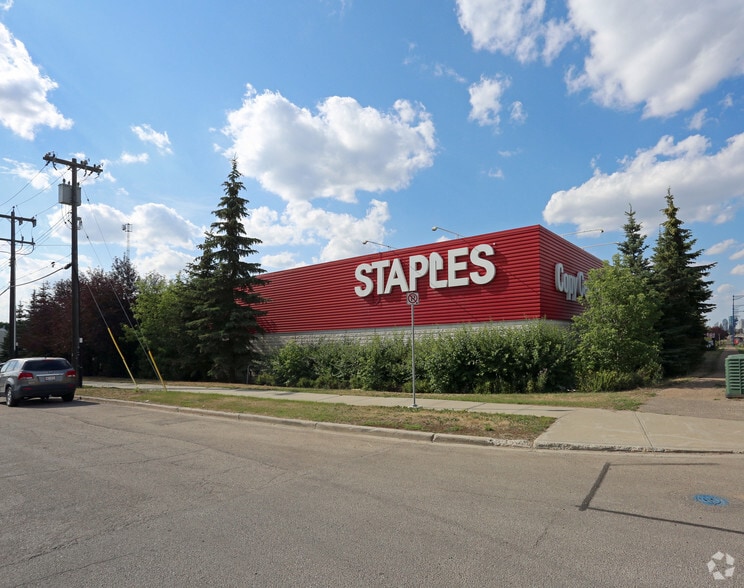 6510 Gateway Blvd NW, Edmonton, AB à vendre - Photo du bâtiment - Image 3 de 9