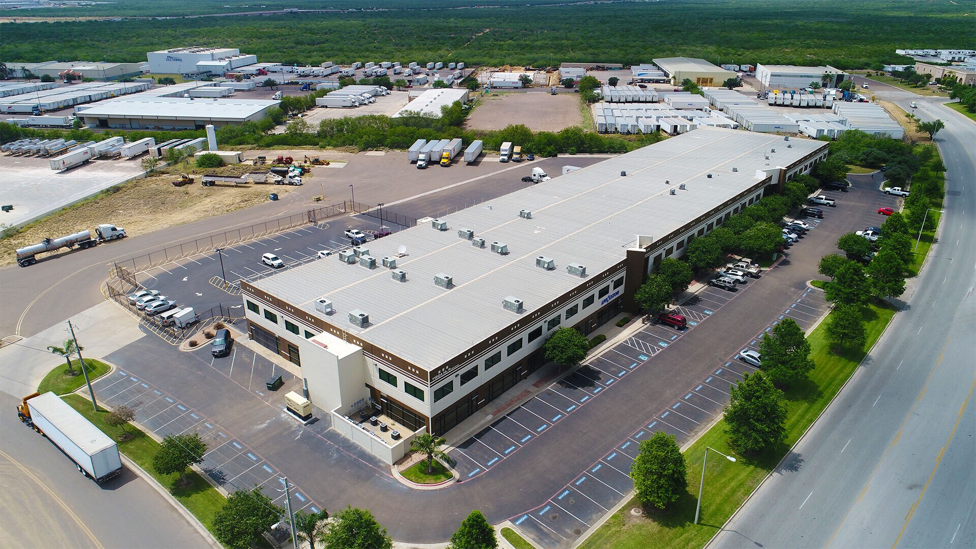 11204 McPherson Rd, Laredo, TX à vendre Photo du bâtiment- Image 1 de 5