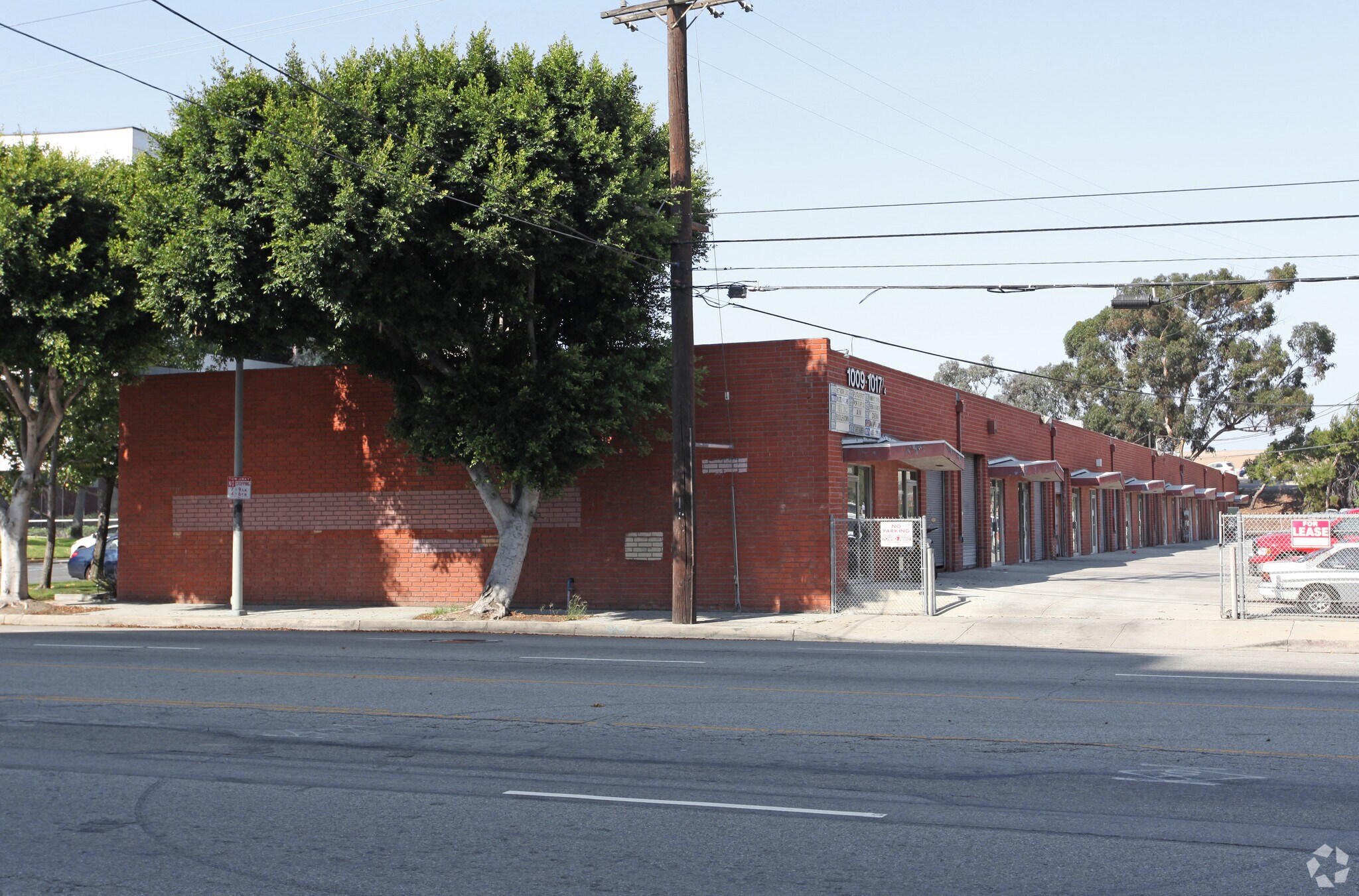 1009-1017 W 190th St, Gardena, CA à vendre Photo principale- Image 1 de 7