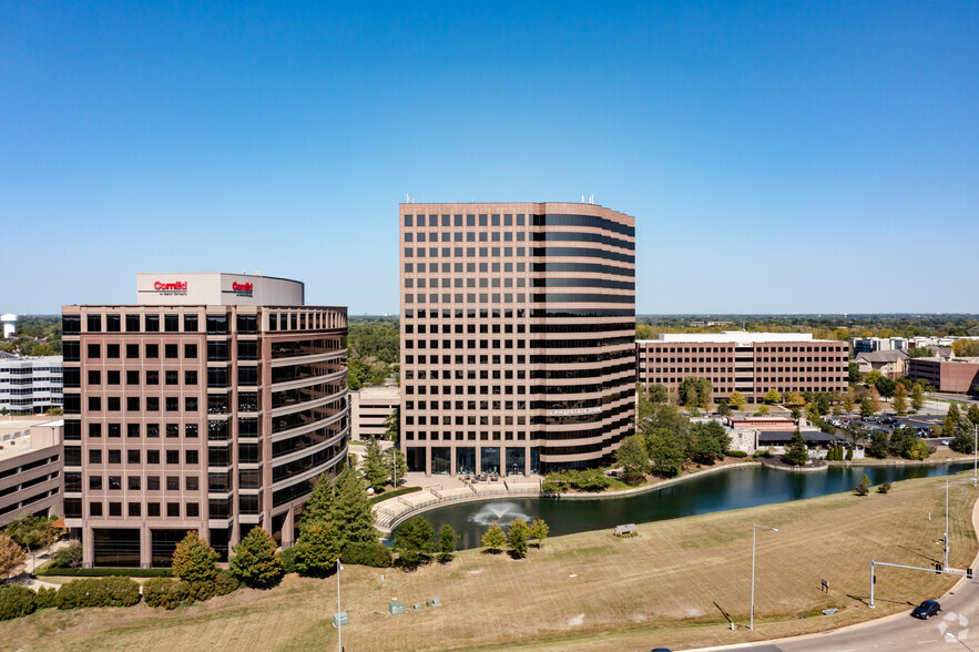 18W140 Butterfield Rd, Oakbrook Terrace, IL for lease - Aerial - Image 2 of 17