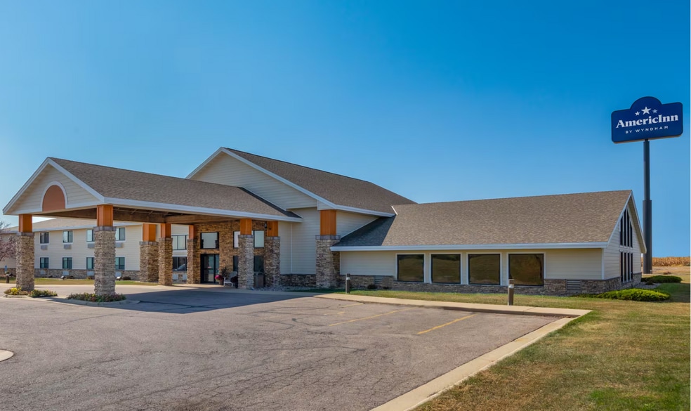 110 Belmont Ln, Jackson, MN à vendre - Photo du bâtiment - Image 2 de 21