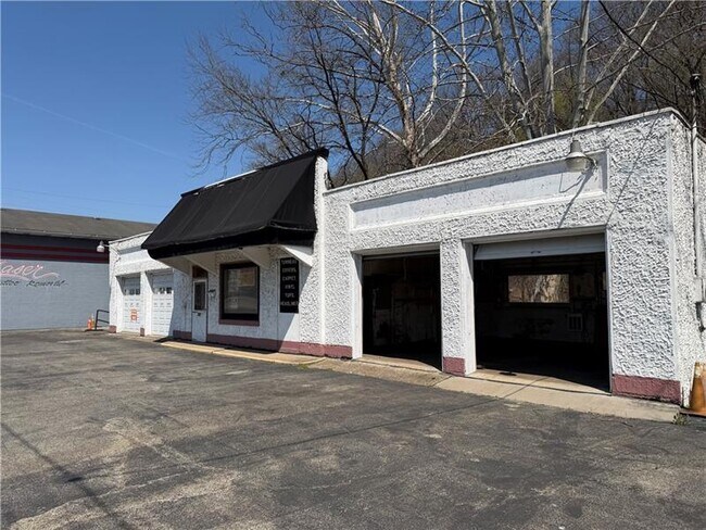 More details for 200 Freeport St, New Kensington, PA - Retail for Sale
