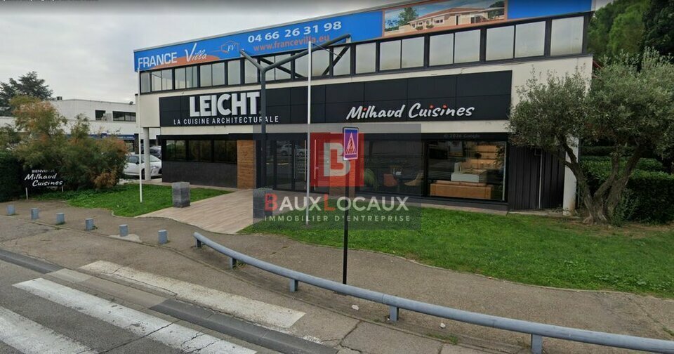 Retail in Nîmes for lease Building Photo- Image 1 of 2