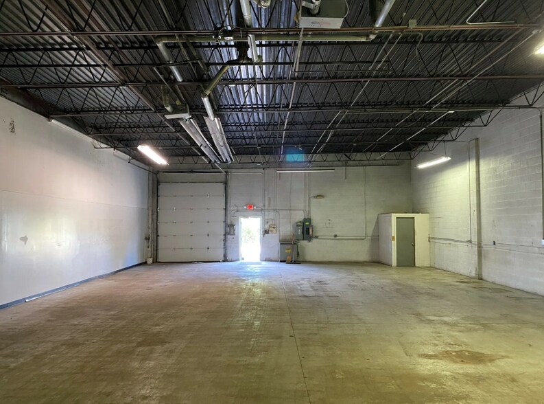 6210-6242 Product Dr, Sterling Heights, MI à louer - Photo du bâtiment - Image 3 de 3