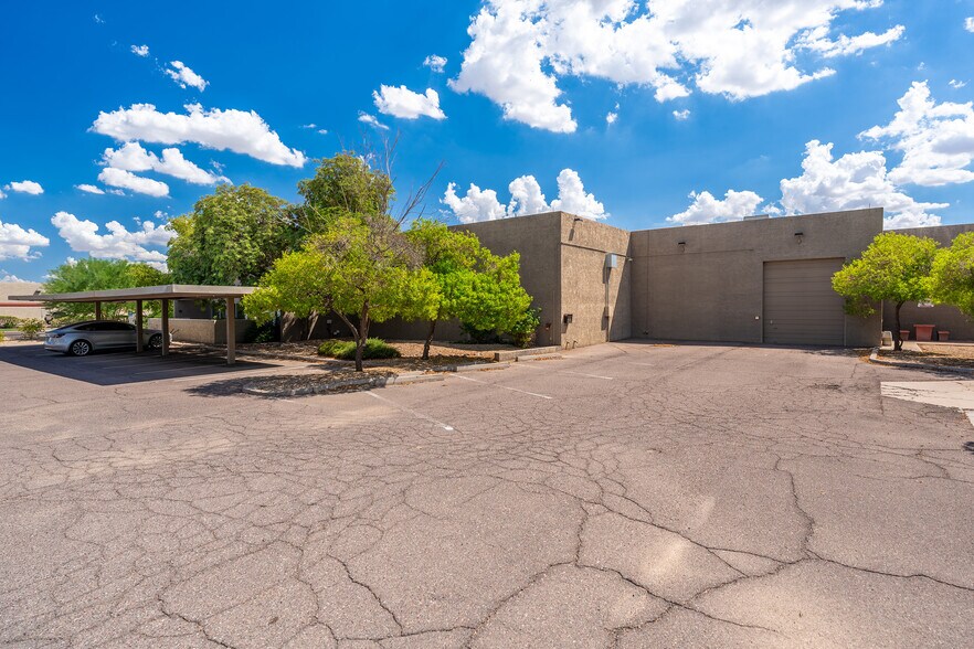 1005 W Geneva Dr, Tempe, AZ à louer - Photo du bâtiment - Image 2 de 6