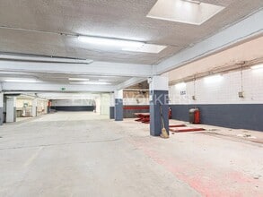 Retail in Barcelona, Barcelona for lease Interior Photo- Image 2 of 8
