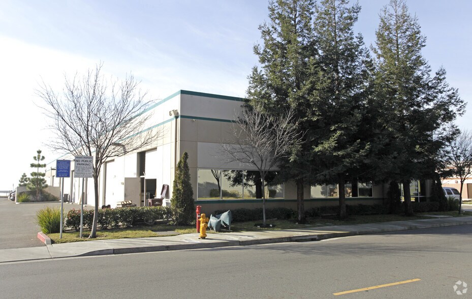 3330 Arden Rd, Hayward, CA à vendre - Photo du bâtiment - Image 3 de 19