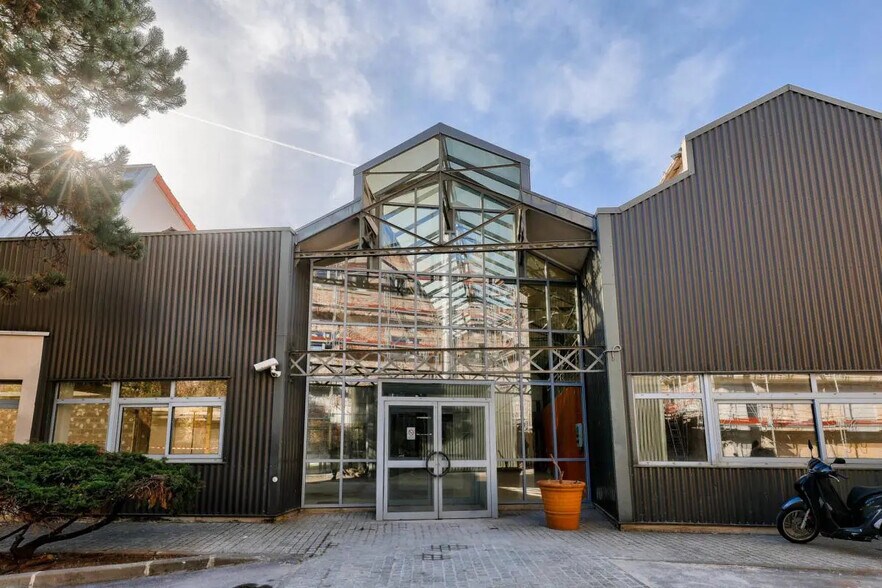 Industriel dans Malakoff à louer - Photo du bâtiment - Image 1 de 25