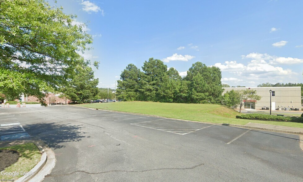 4320 Suwanee Dam Rd, Suwanee, GA à vendre - Photo du bâtiment - Image 3 de 4