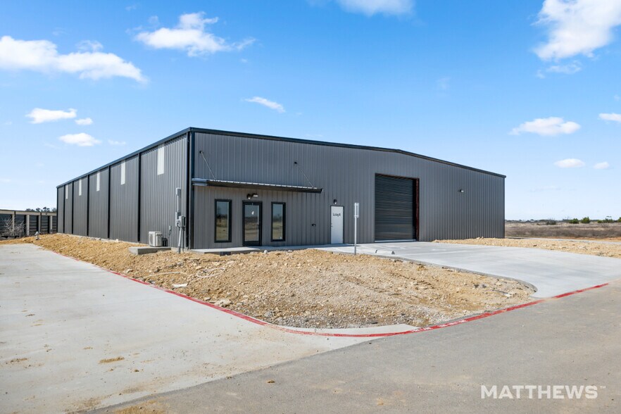 19600 W State Hwy 29, Liberty Hill, TX à louer - Photo du bâtiment - Image 3 de 11
