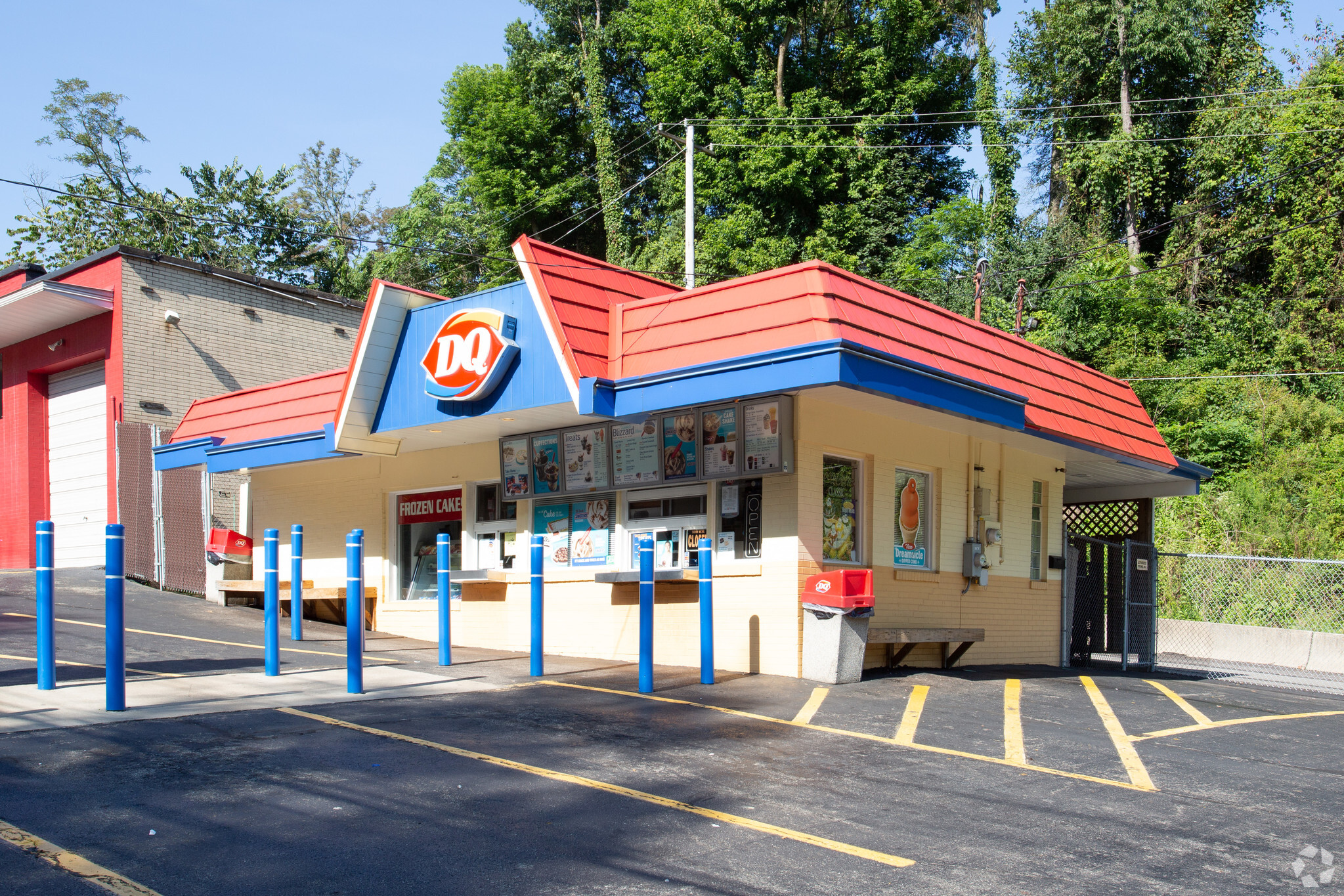 Dairy Queen Portfolio portfolio of 3 properties for sale on LoopNet.ca Primary Photo- Image 1 of 4