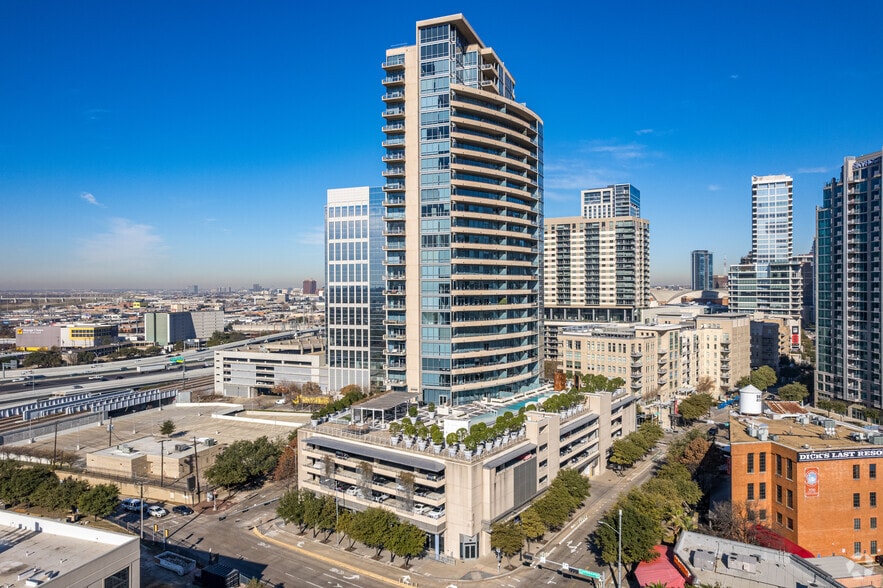 2200 Victory Ave, Dallas, TX for lease - Building Photo - Image 2 of 16
