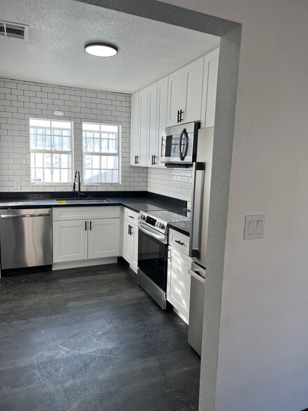 526 S 7th St, Las Vegas, NV for lease - Building Photo - Image 3 of 52