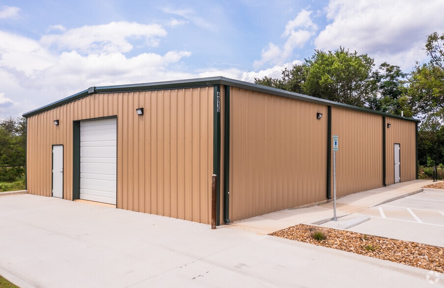 4915 N Stahl Park, San Antonio, TX for sale - Primary Photo - Image 1 of 7