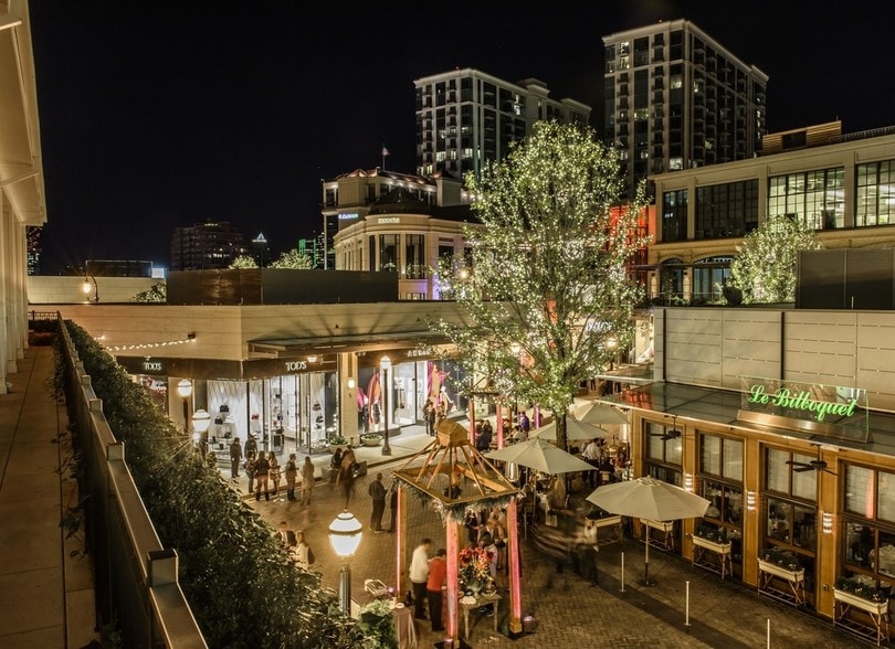 3035 Peachtree Rd, Atlanta, GA for lease - Building Photo - Image 2 of 39