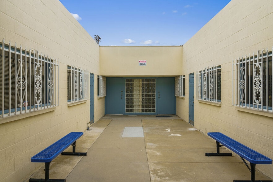 10942 E Ramona Blvd, El Monte, CA à louer - Photo du bâtiment - Image 2 de 13
