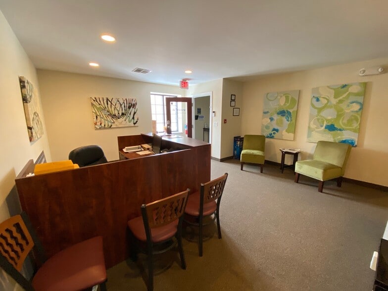 117 N Gold Dr, Robbinsville, NJ à louer - Photo du bâtiment - Image 2 de 8
