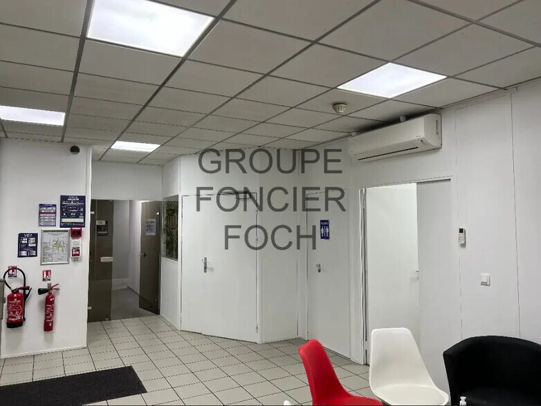 Office in Bron for sale - Interior Photo - Image 3 of 5