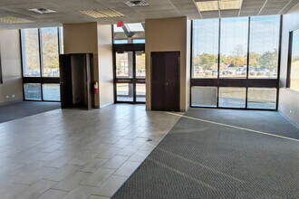 151 E Irving Park Rd, Streamwood, IL for lease Interior Photo- Image 2 of 4