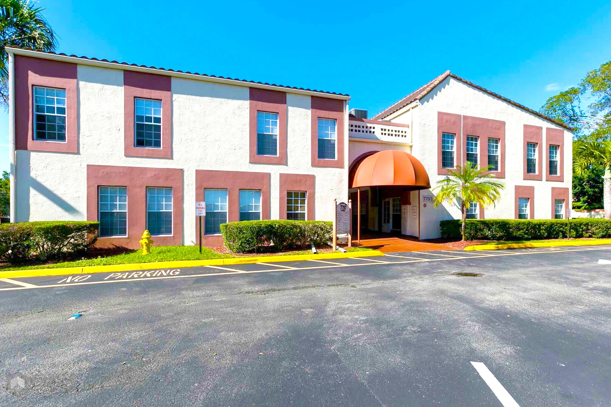7797 N University Dr, Tamarac, FL à vendre Photo du bâtiment- Image 1 de 8