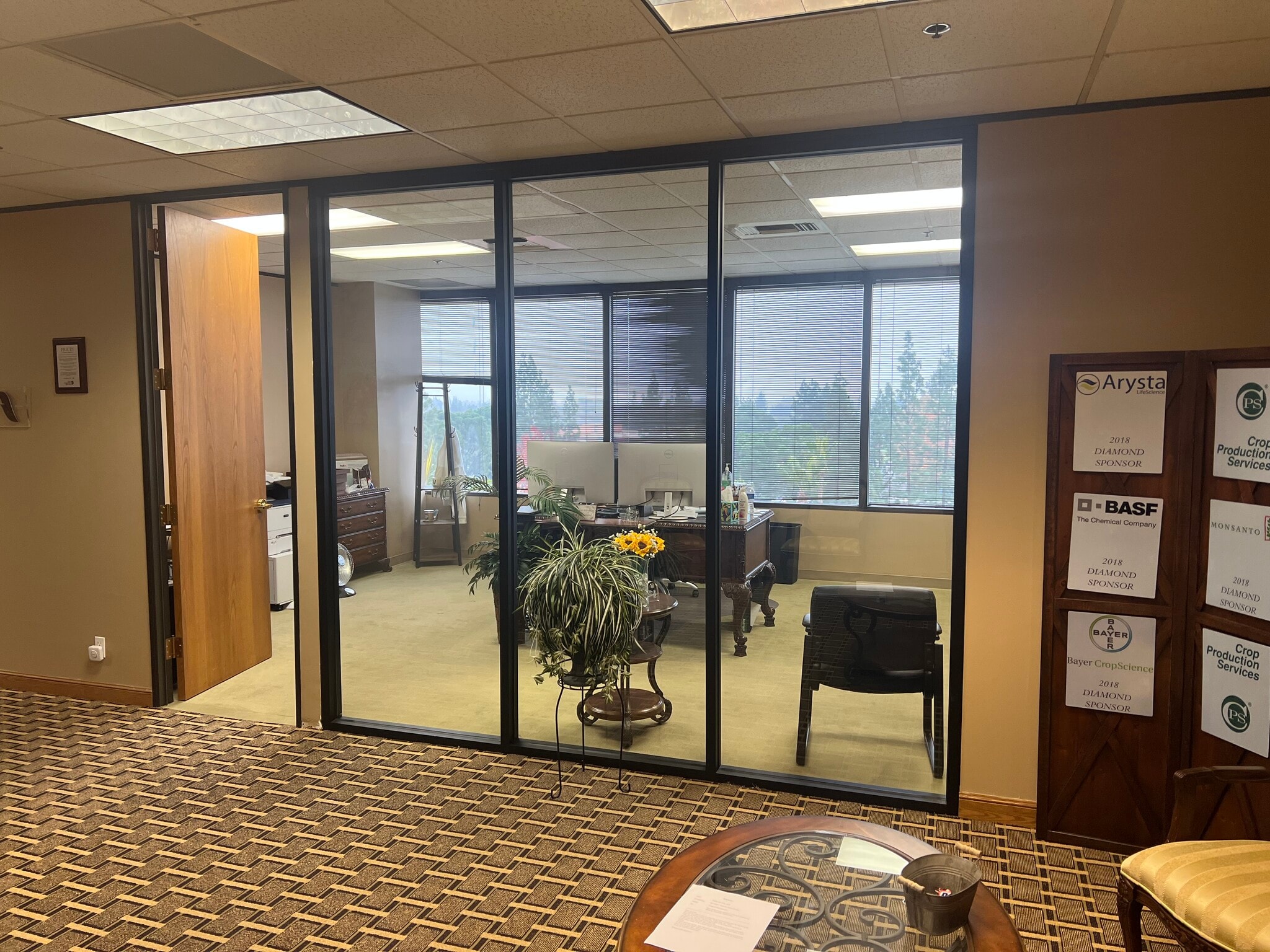 5060 California Ave, Bakersfield, CA à louer Photo intérieure- Image 1 de 7