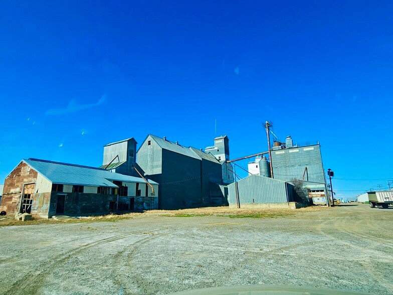 120 4th Ave SE, Conrad, MT à vendre - Photo du bâtiment - Image 2 de 15