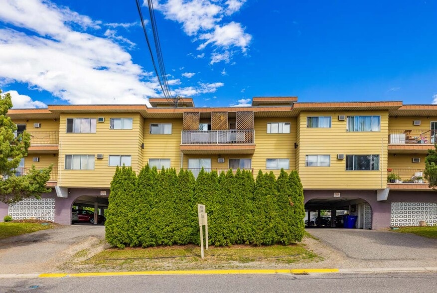 1903 32 St, Vernon, BC for sale - Primary Photo - Image 1 of 5