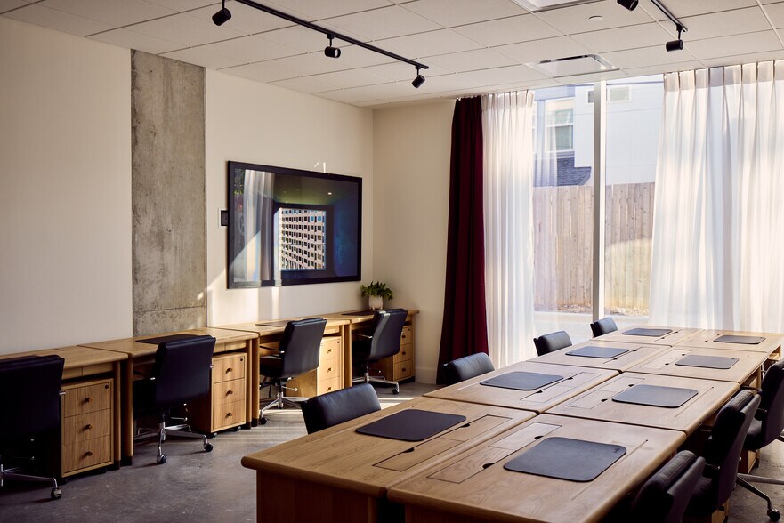 1515 E Cesar Chavez St, Austin, TX à louer - Photo intérieure - Image 2 de 34