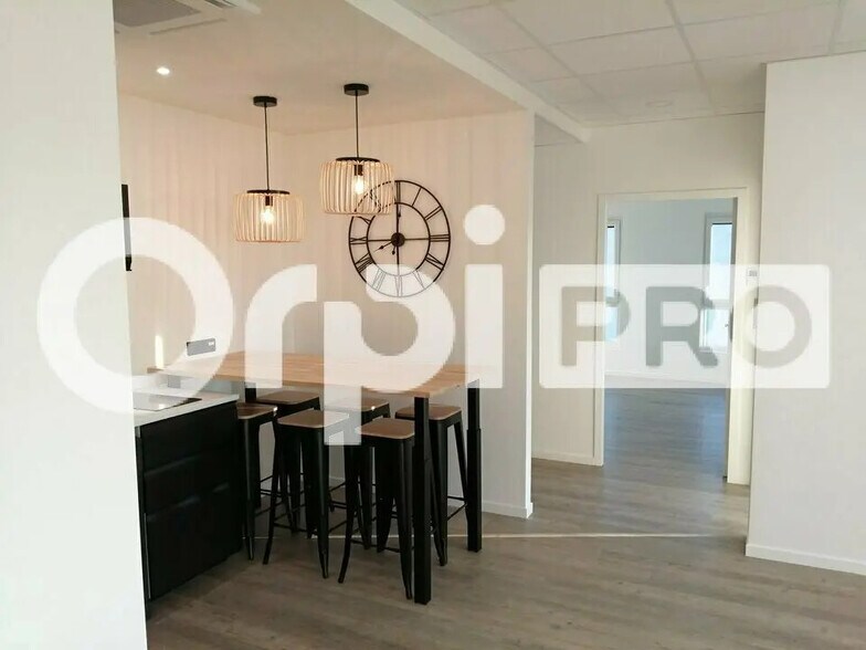 Office in Villefranche-sur-Saône for lease - Interior Photo - Image 1 of 9