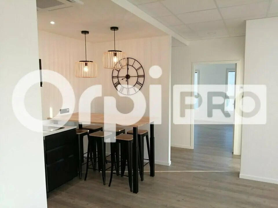 Office in Villefranche-sur-Saône for lease Interior Photo- Image 1 of 10