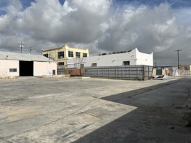 Port Market Yard with Building - Entrepôt