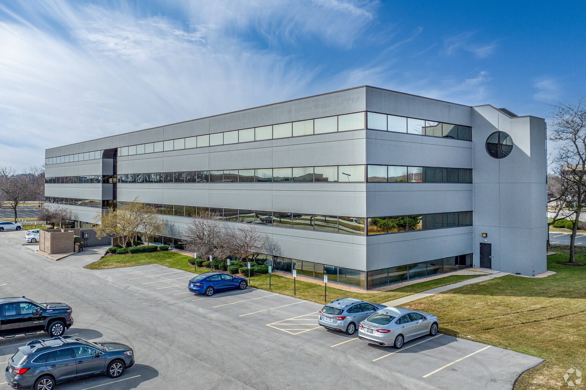 400 N Executive Dr, Brookfield, WI à louer Photo du bâtiment- Image 1 de 6