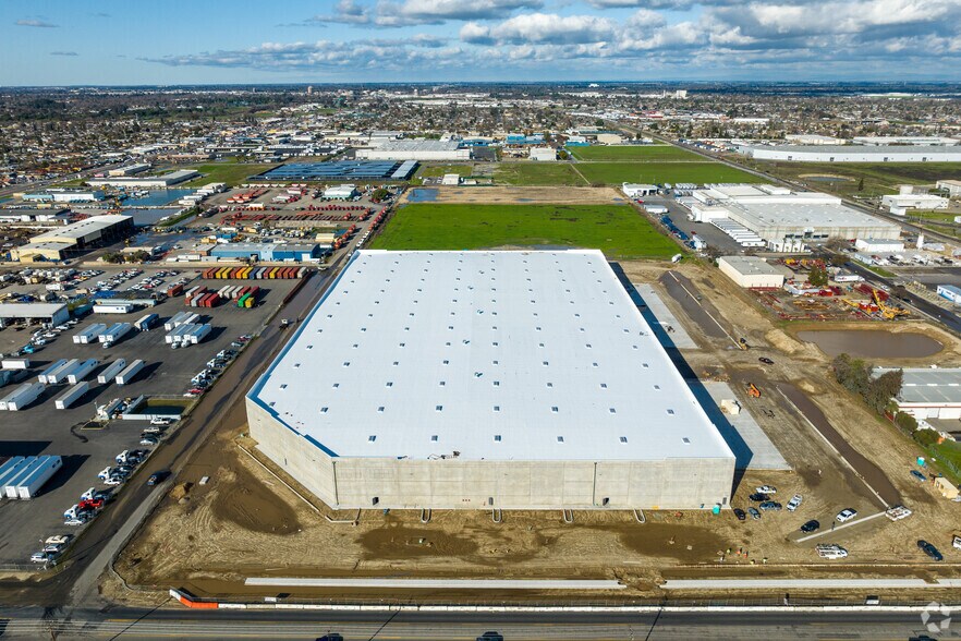 2400 Lodi Ave, Modesto, CA à louer - Aérien - Image 1 de 4