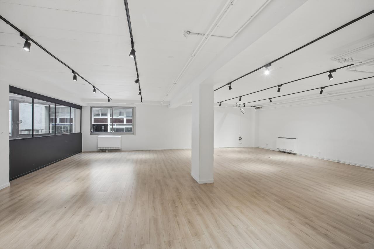 32 rue de Paradis, Paris for sale Interior Photo- Image 1 of 18