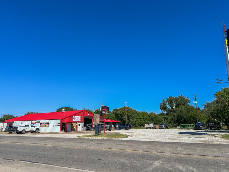 1106 W Main St, Olney, TX for sale - Primary Photo - Image 1 of 40