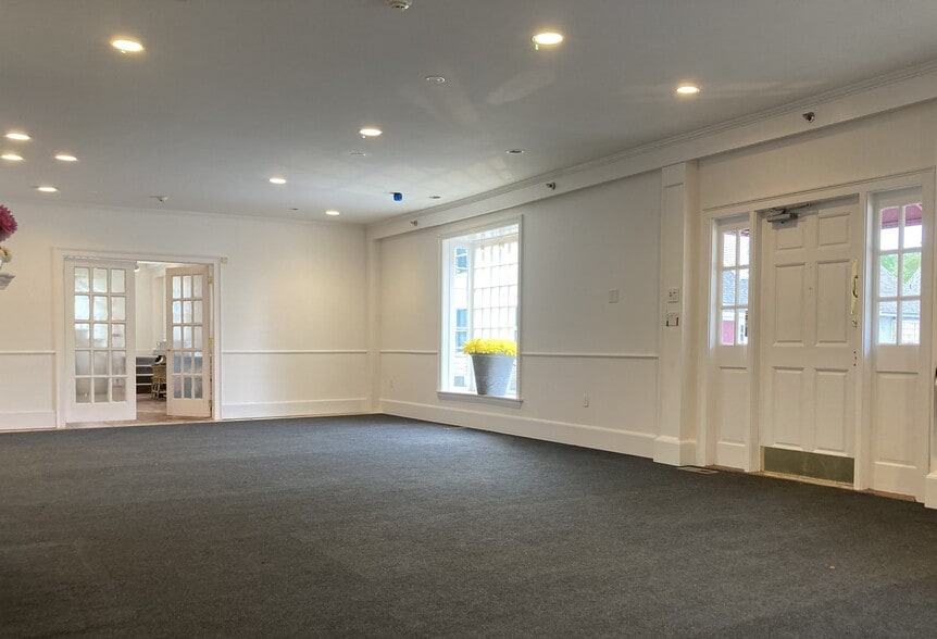 215 Boston Post Rd, Sudbury, MA for lease - Building Photo - Image 2 of 5