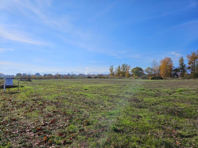 460 Federal Way, Central Point, OR à vendre - Photo du bâtiment - Image 2 de 6