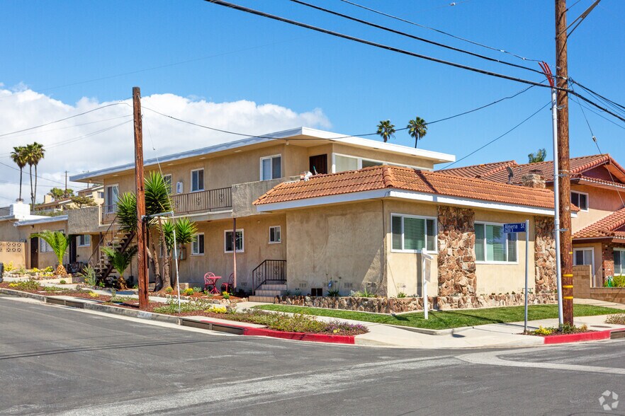 3644 Almeria St, San Pedro, CA à vendre - Photo du bâtiment - Image 2 de 12