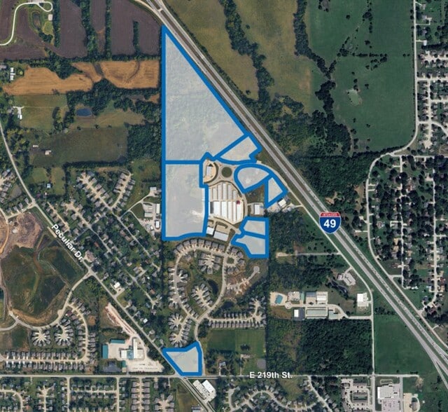 Bradley's Crossing - Peculiar, Missouri portefeuille de 8 propriétés à vendre sur LoopNet.ca - Photo du bâtiment - Image 1 de 1