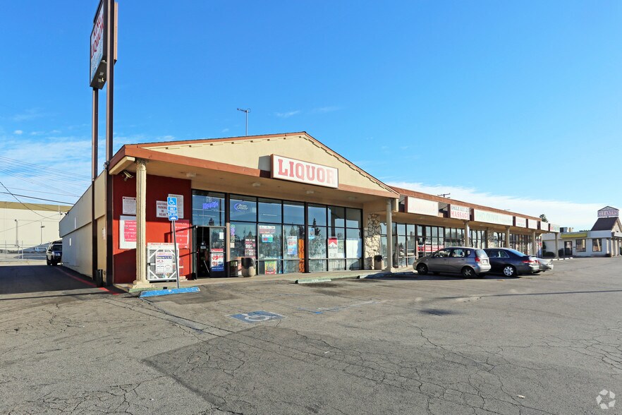 141-169 E Imperial Hwy, La Habra, CA à louer - Photo du bâtiment - Image 3 de 6
