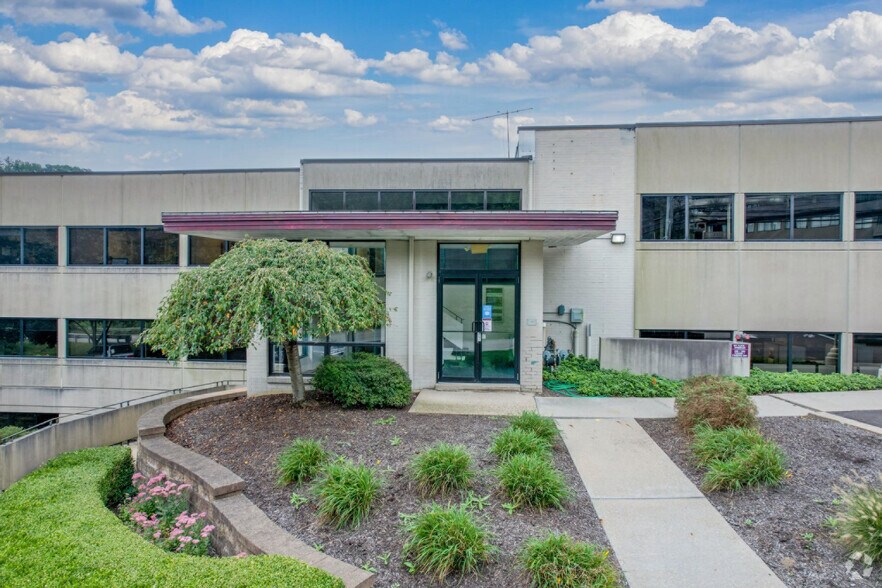 9800 Mcknight Rd, Pittsburgh, PA à louer - Photo du bâtiment - Image 3 de 5