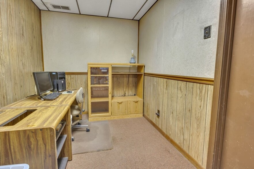 1100 N Main St, Mount Vernon, IN for sale - Interior Photo - Image 2 of 10