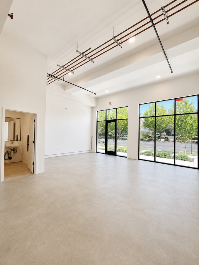 18491 Monterey Rd, Morgan Hill, CA 95037 - Unité C2 - - Photo intérieure - Image 1 of 2