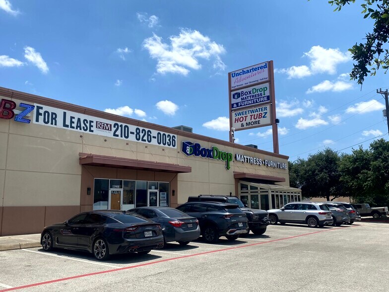 13902-13920 N IH 35, San Antonio, TX à louer - Photo du bâtiment - Image 1 de 5